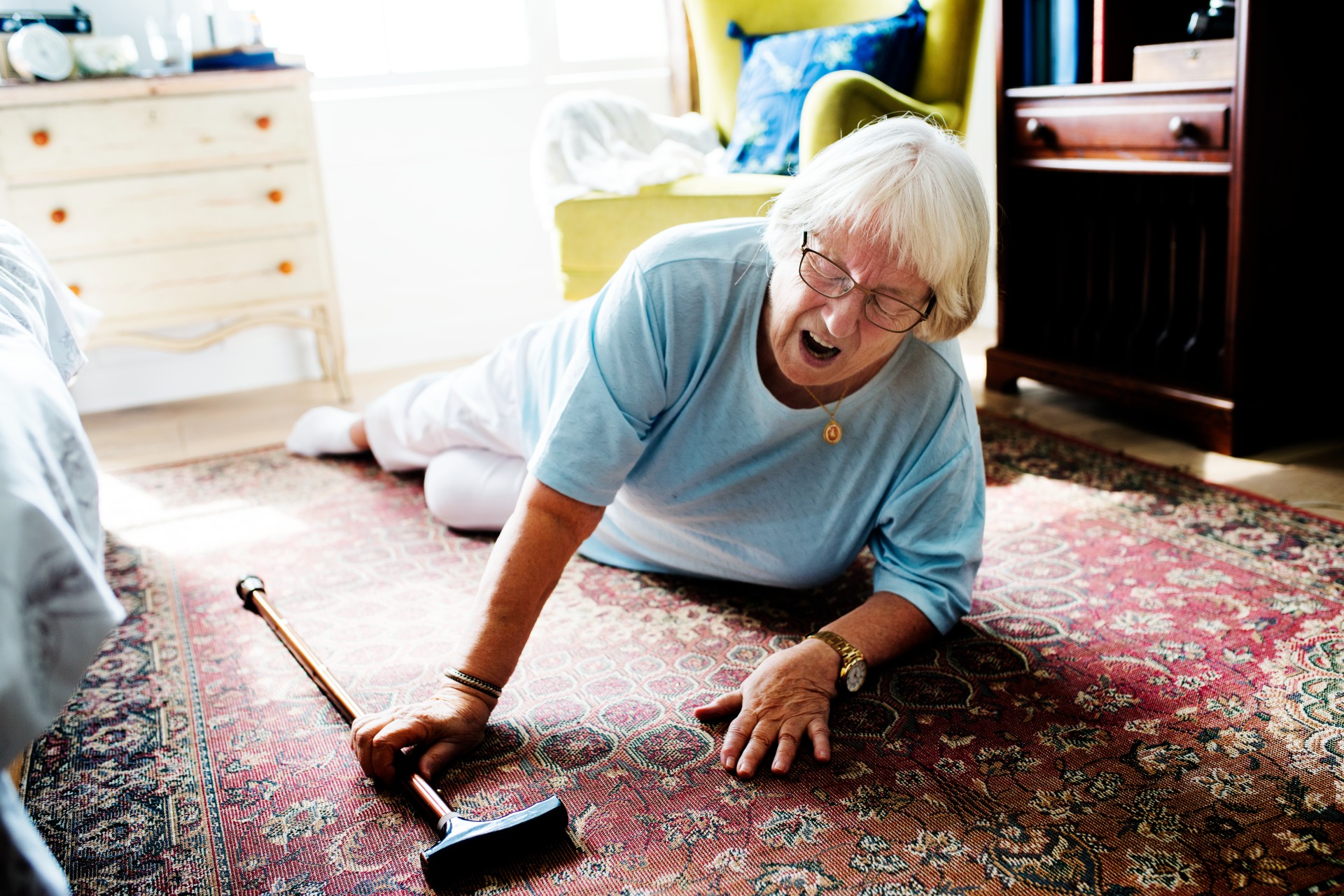 elderly-woman-fell-on-the-floor-2025-02-10-10-51-26-utc (1)